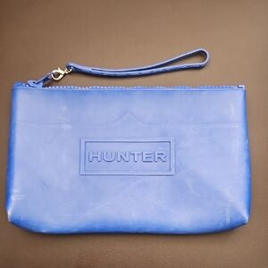 Medium Hunter Rubber Sky Blue Wristlet